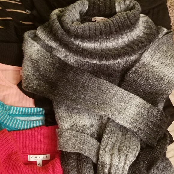 HUGE Ladies Size Small Fall/Winter Clothes Bundle - Picture 2 of 6